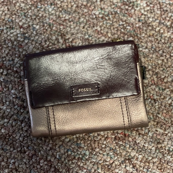 Fossil Handbags - Small Fossil Brown and Metallic Bronze Leather Wallet